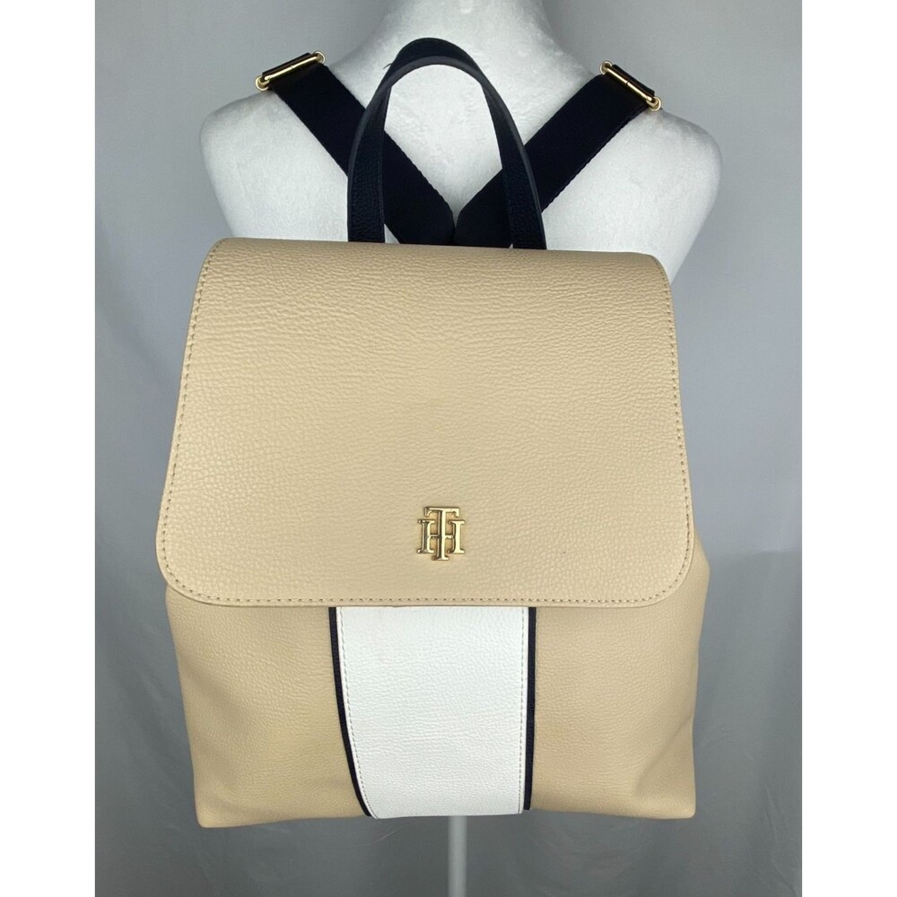 Tommy Hilfiger Chloe‎ II Flap Backpack Fawn/White Greige/Tommy Navy Vegan